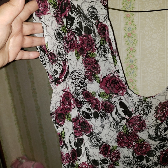 ♤♤♤♤♤  SOLD  ♤♤♤♤♤Hot topic top - Picture 2 of 4